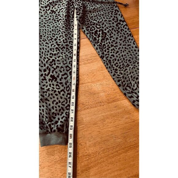 Chaser Cozy Leopard Print Gray Black Knit Pants Size XS - Picture 6 of 10